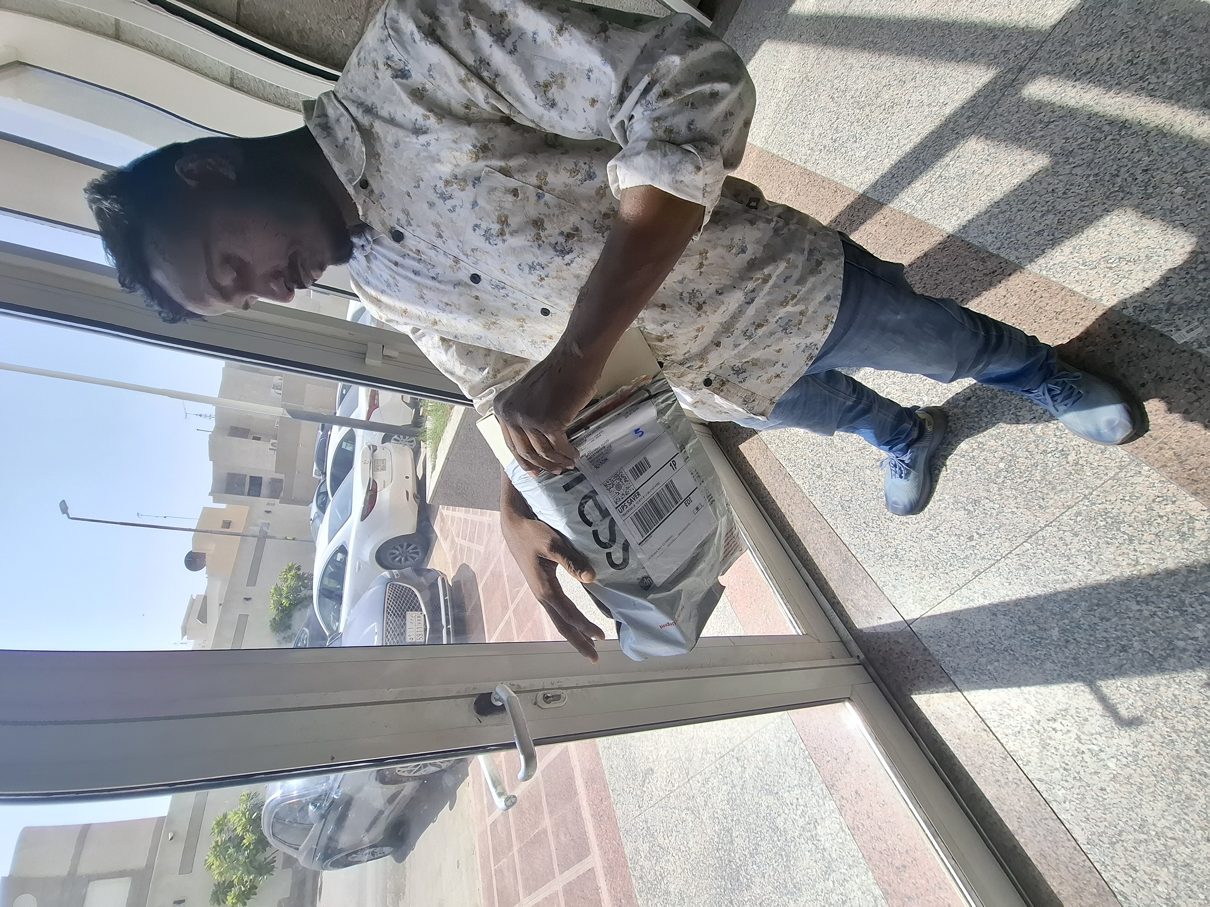 Suspicious gold package delivery attempt